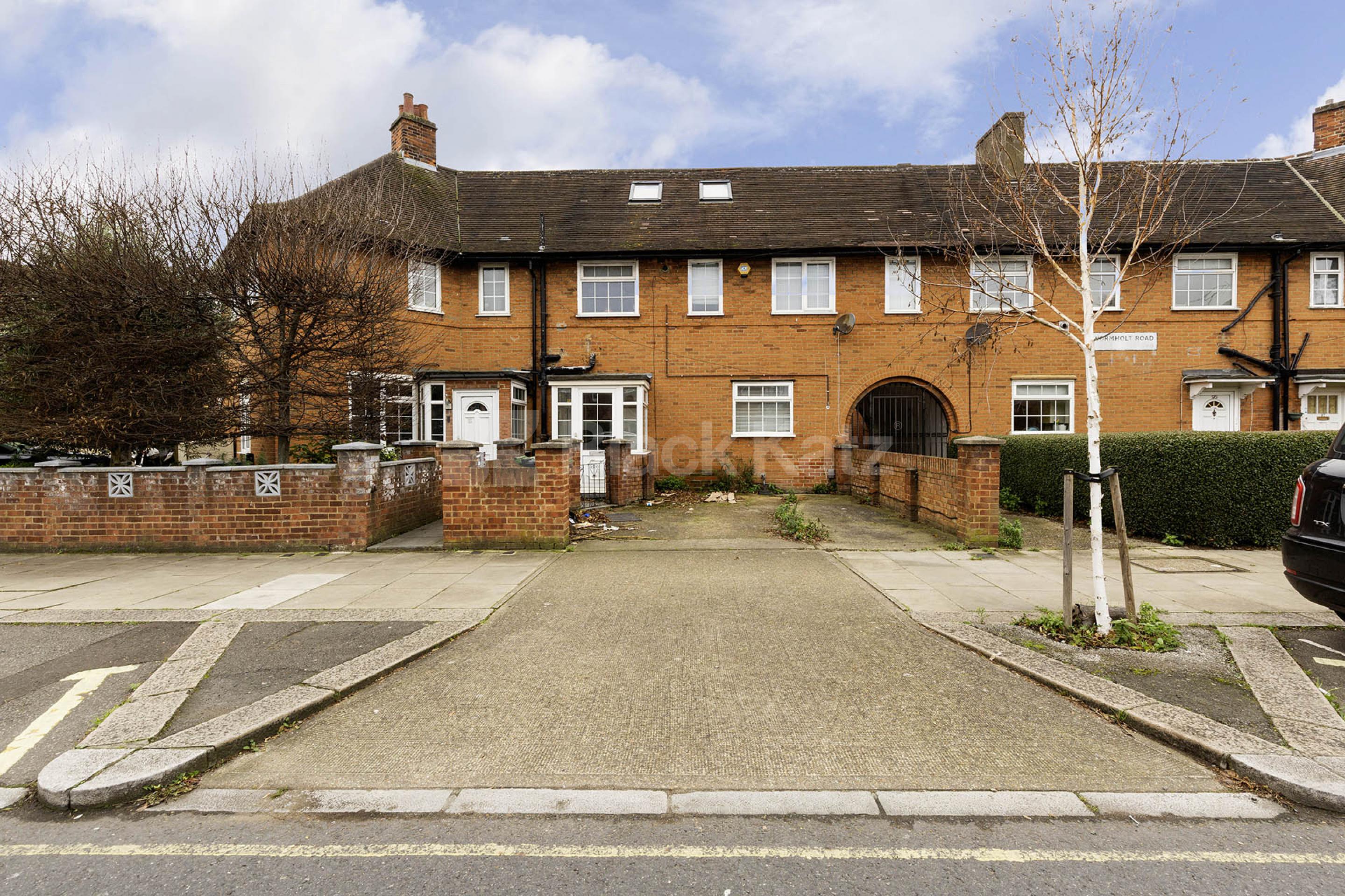 			3 Bedroom, 1 bath, 1 reception House			 Wormholt Road, Shepherds Bush W12